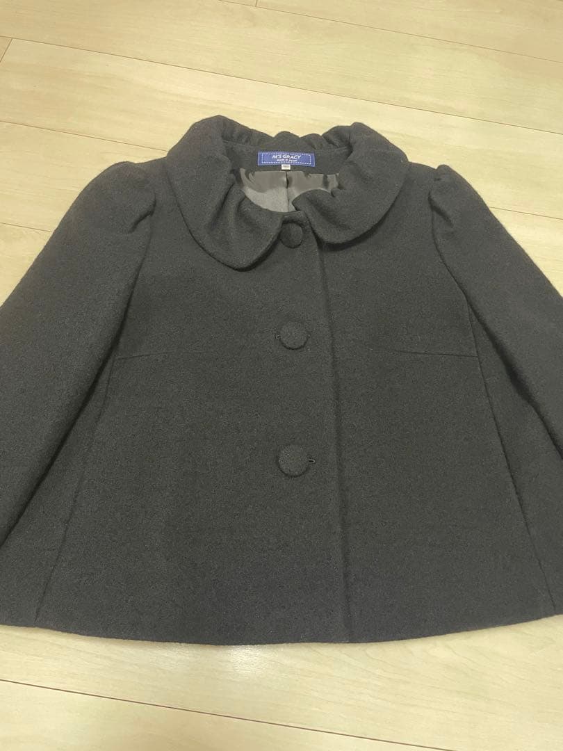 タグ付き　エムズグレイシー　袖口リボンがかわいいギャザー襟ショートコート 40