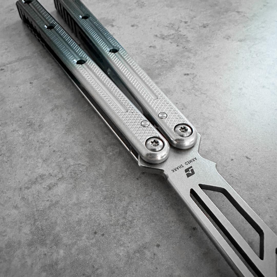 バタフライナイフトレーナー　ARMED SHARK Krake Raken V3