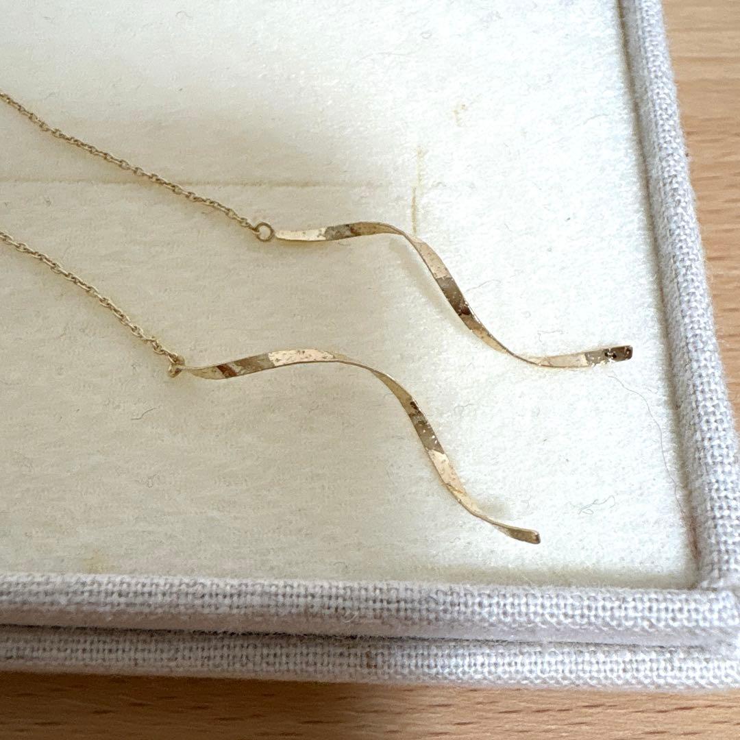 SIENAROSE らせんモチーフのアメリカンピアス 10K イエローゴールド