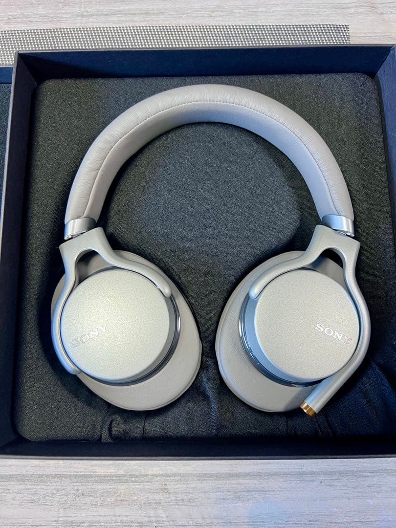 ほぼ未使用 SONY ステレオヘッドホン MDR-1AM2 シルバー ハイレゾ