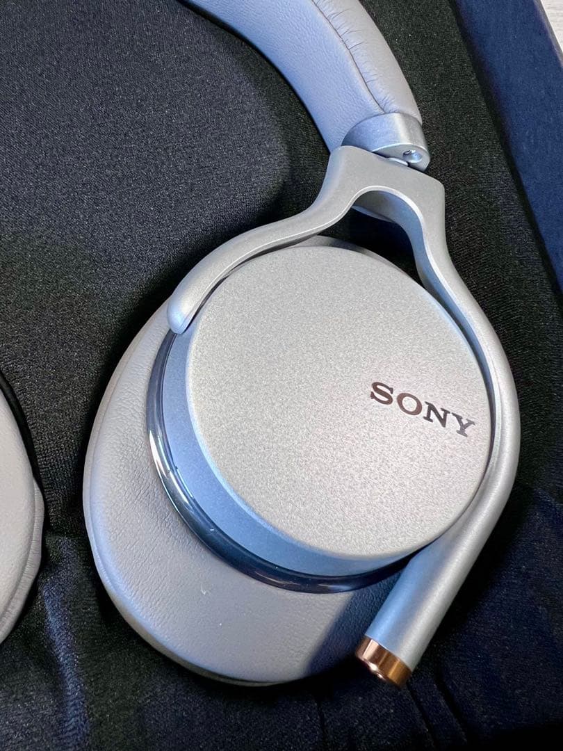 ほぼ未使用 SONY ステレオヘッドホン MDR-1AM2 シルバー ハイレゾ