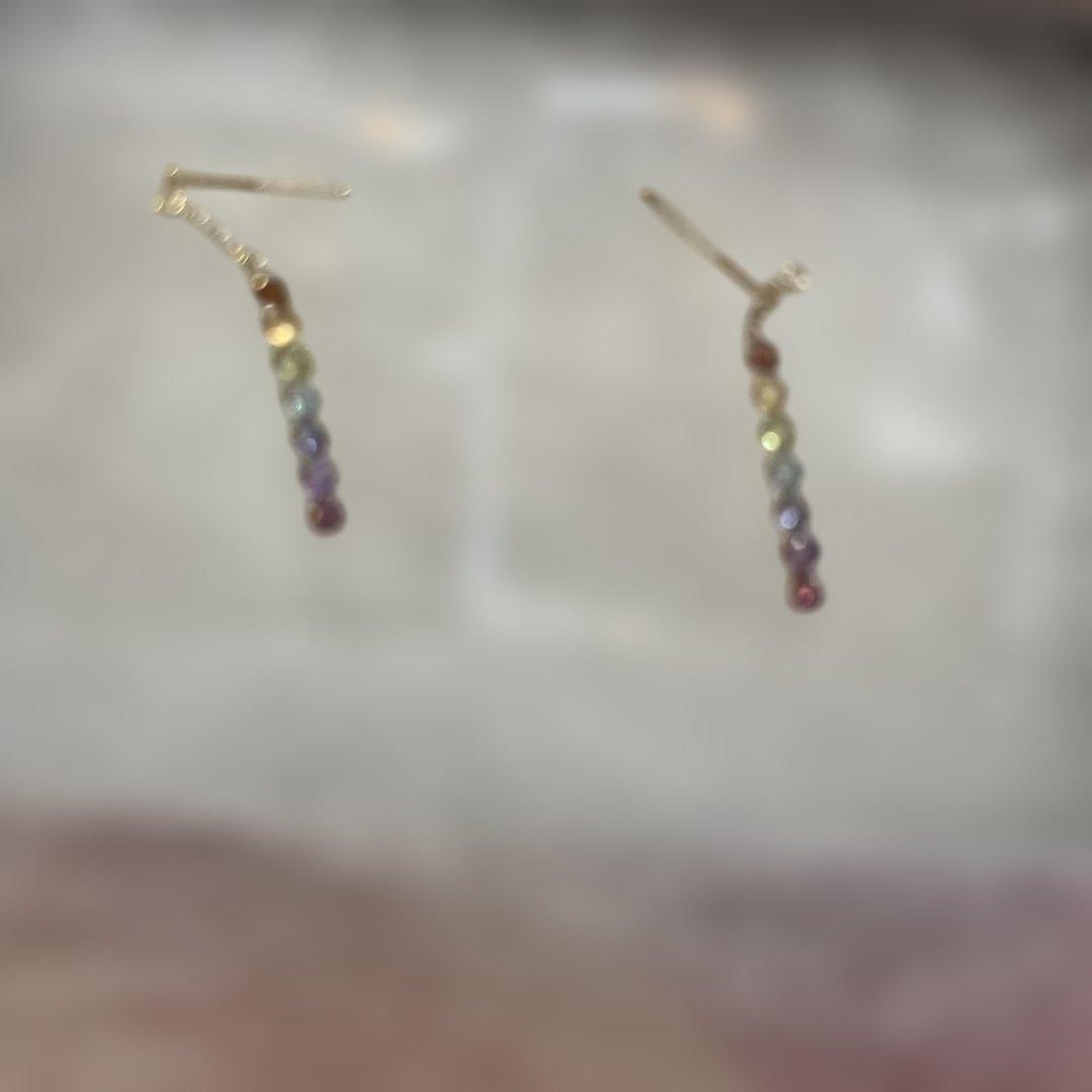 お値下げ。10金7色マルチカラー幸運ピアス