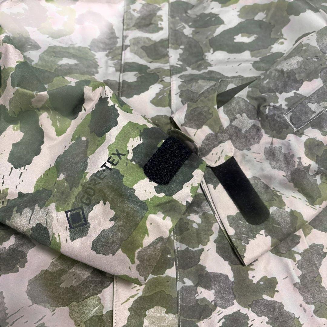 美品　Burton スノーボードジャケット　レディース　Sサイズ　ゴアテックス