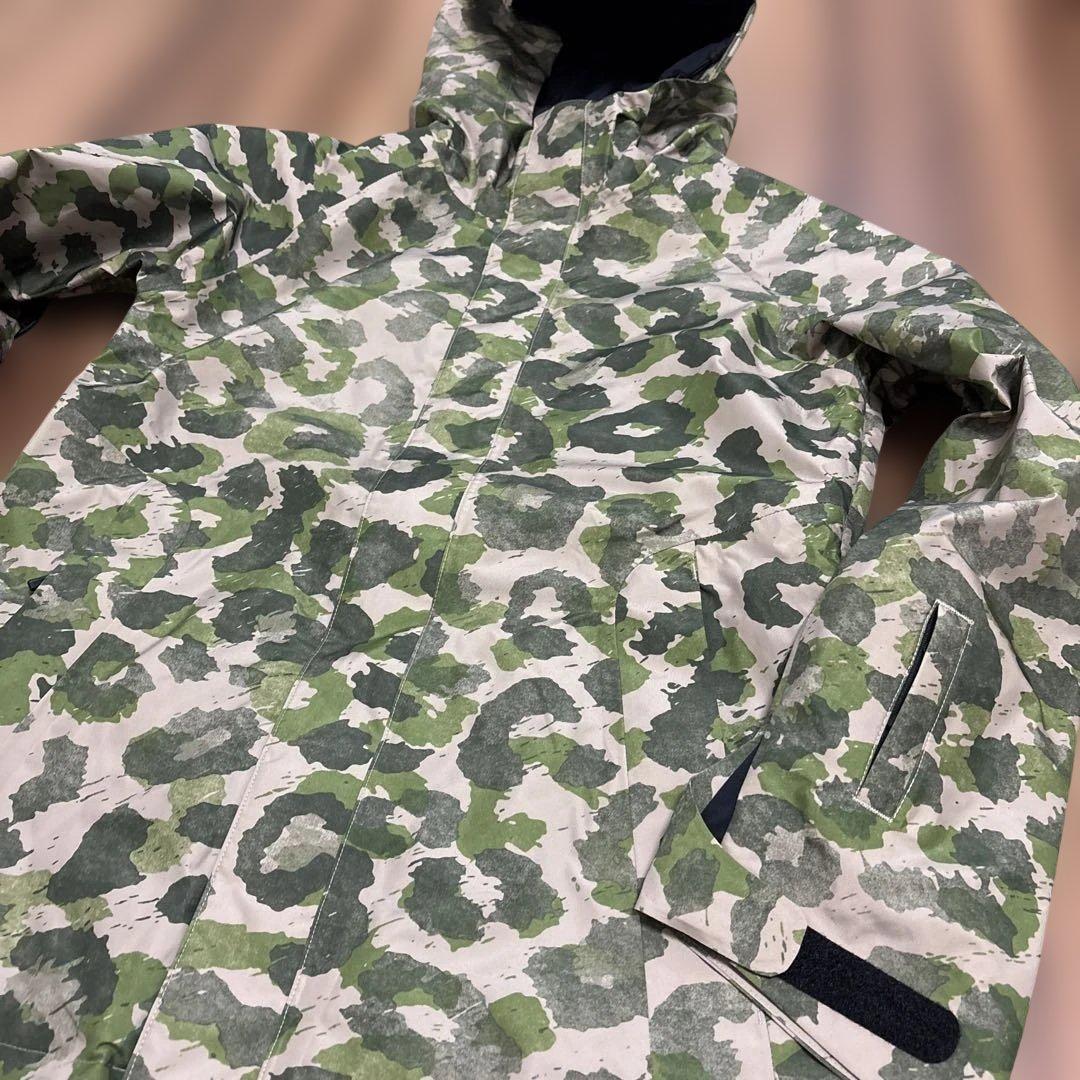 美品　Burton スノーボードジャケット　レディース　Sサイズ　ゴアテックス