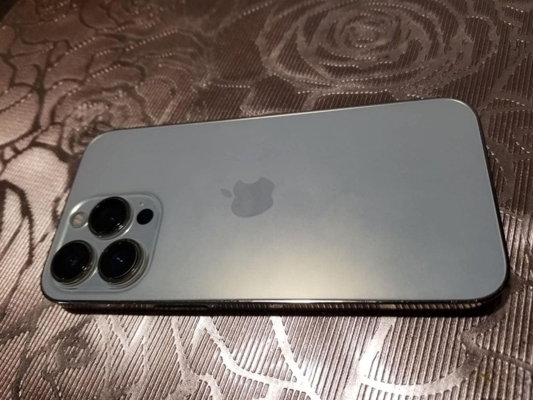 iPhone 13 Pro ホワイト バッテリー93%