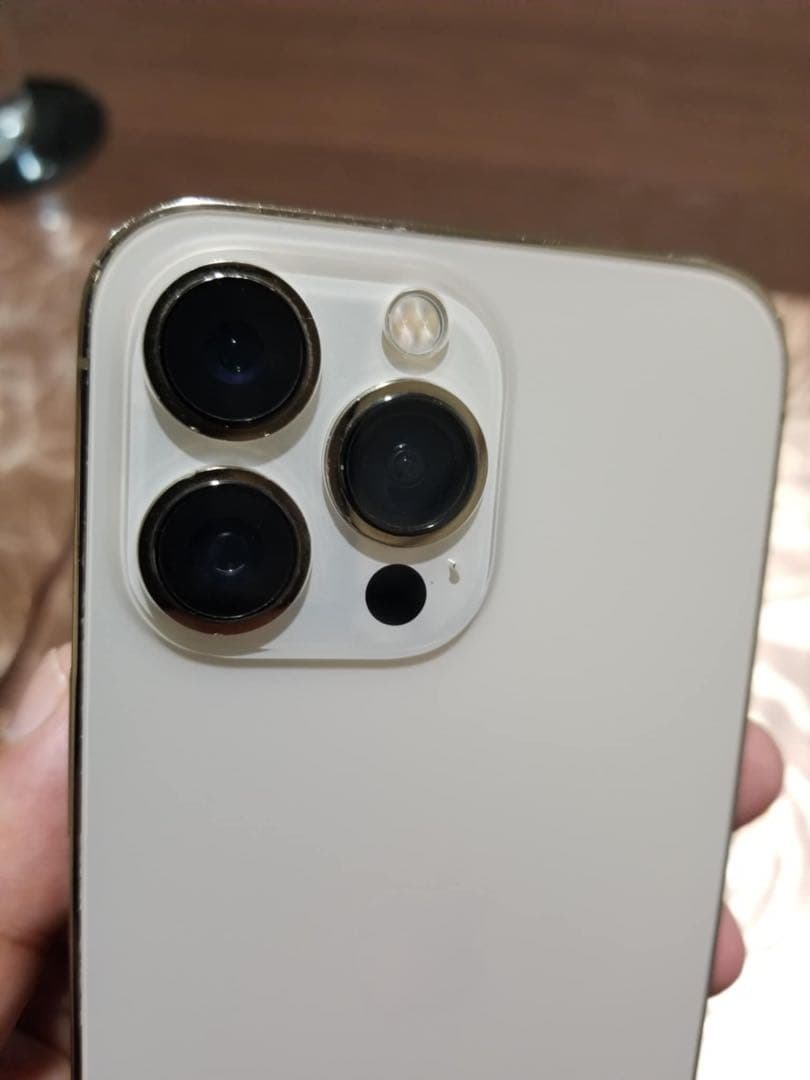 iPhone 13 Pro ホワイト バッテリー93%