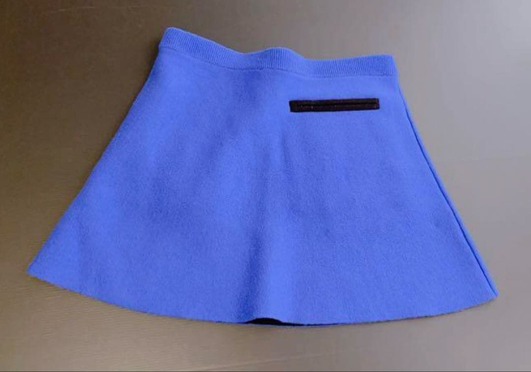 ③点セット　ブルゾン　セーター　スカート