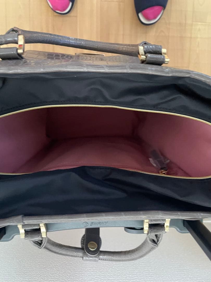 新品　未使用　SWANY スワニー クロコ型押しキャリーケース