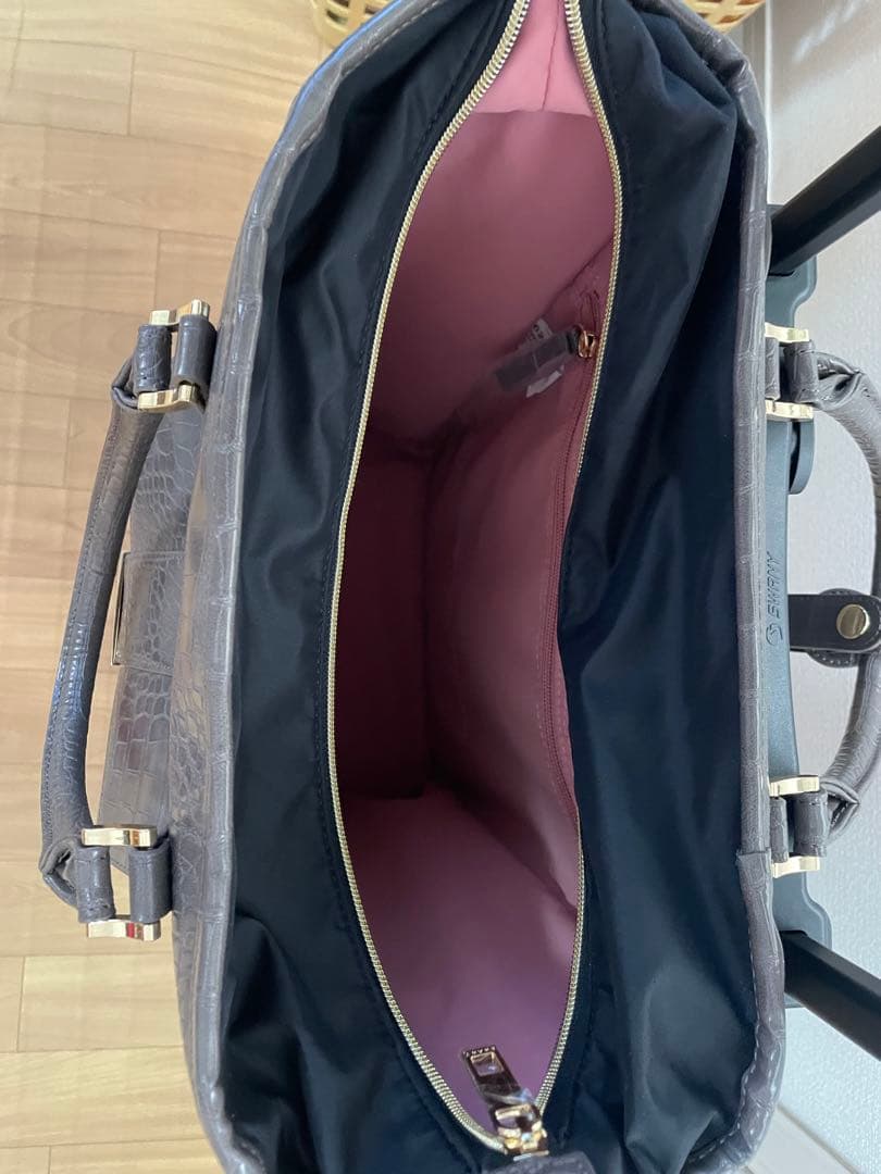 新品　未使用　SWANY スワニー クロコ型押しキャリーケース