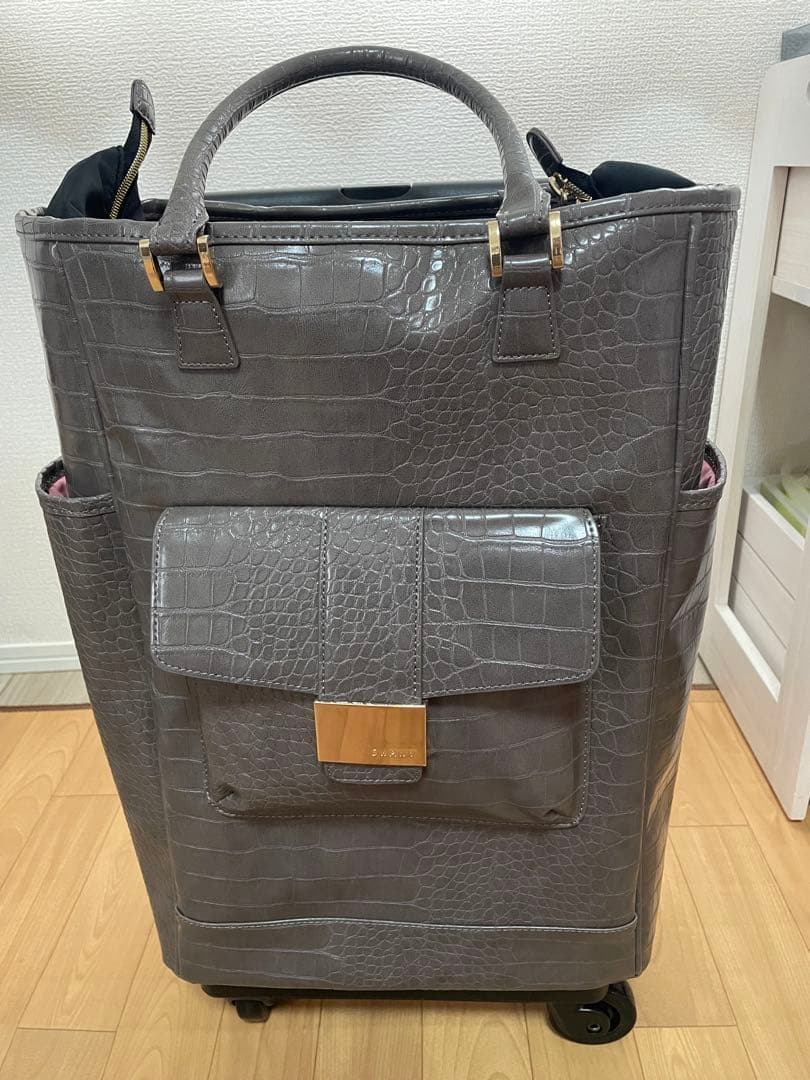 新品　未使用　SWANY スワニー クロコ型押しキャリーケース