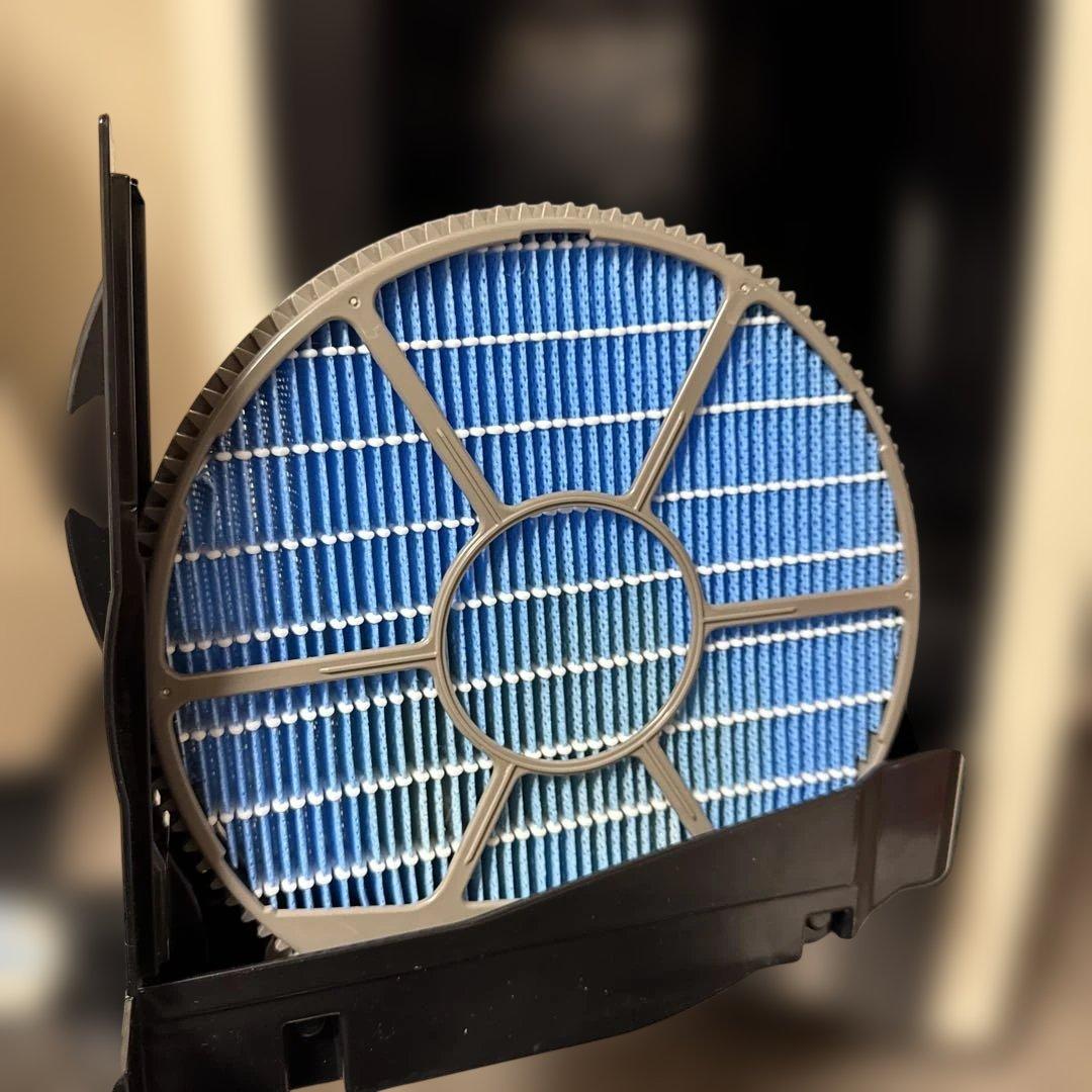 美品　SHARP KC-HD70 除加湿空気清浄機 ホワイト