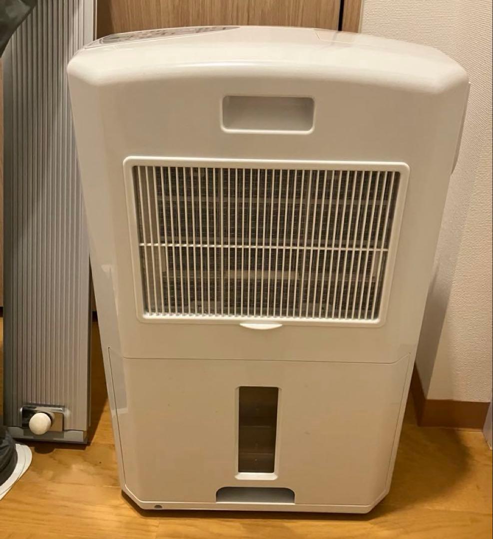 美品・半額 CDM-1422(W) 除湿機 （窓キットおまけ付き）