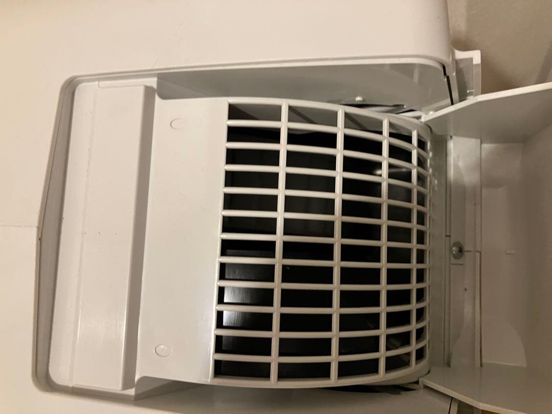 美品・半額 CDM-1422(W) 除湿機 （窓キットおまけ付き）