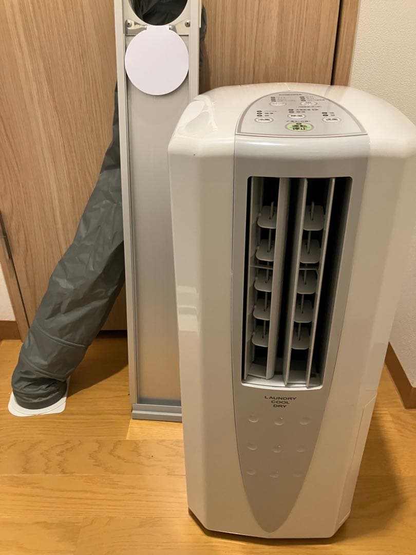 美品・半額 CDM-1422(W) 除湿機 （窓キットおまけ付き）