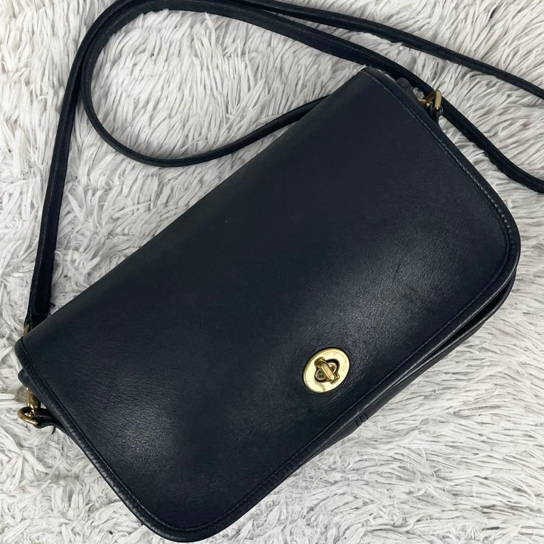 美品 オールドコーチ レザー ショルダーバッグ ターンロック ロゴ型押し 黒