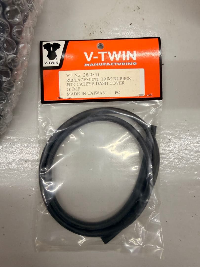 Vツイン　キャッツアイ　ブラック　39-0898