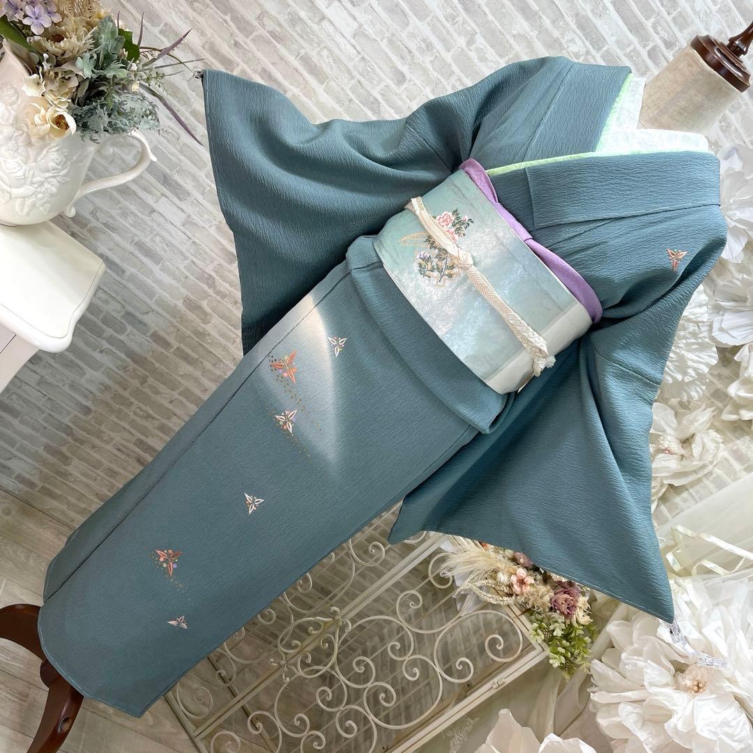青緑色 小紋着物 刺繍入り