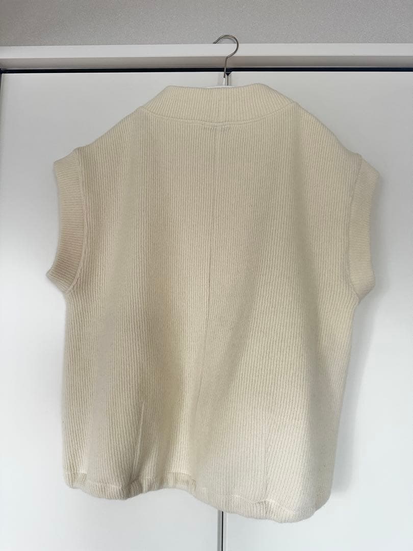 オアーノ　ニットベスト　オフホワイト