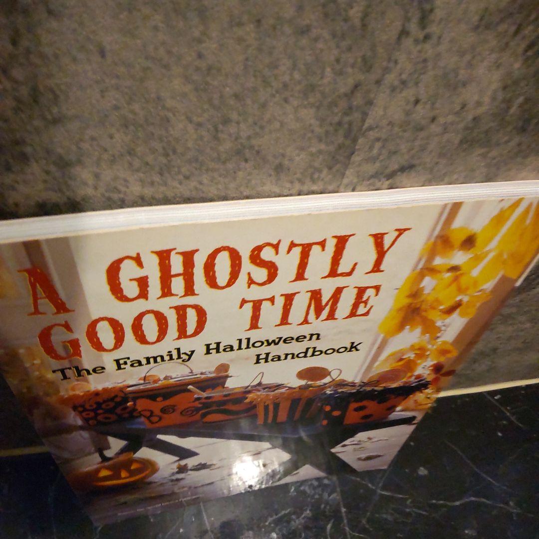 A GHOSTLY GOOD TIME ハロウィンハンドブック 洋書 DIY本