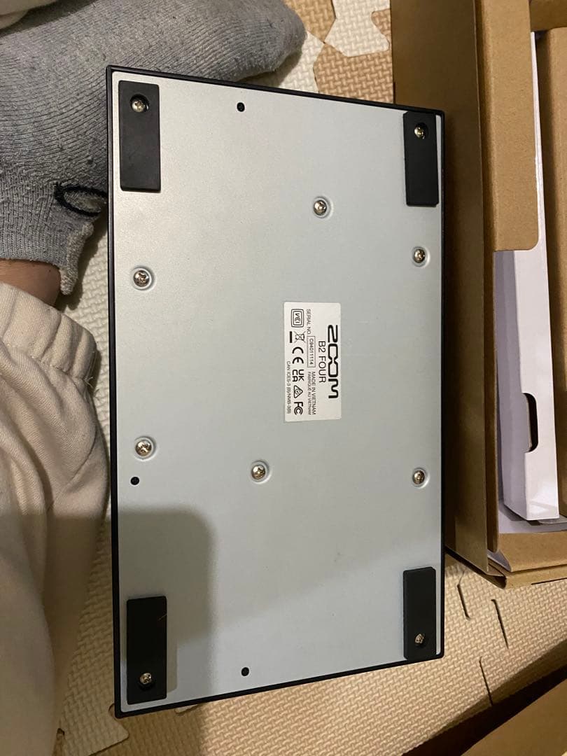 ZOOM B2FOUR ベースエフェクトペダル