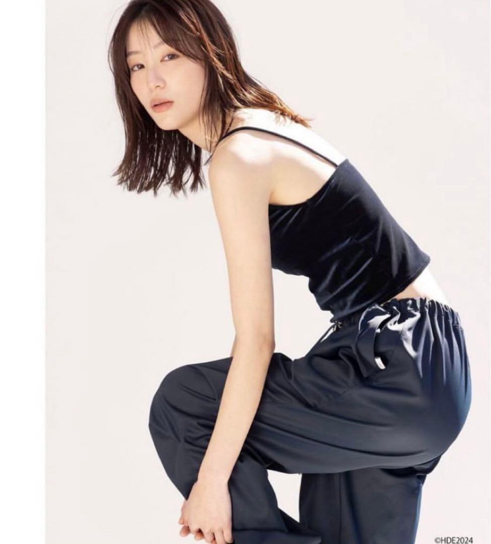 【NAVE】アメスリキャミトップ MIZUKI HANAYAMA ネイビー　水着