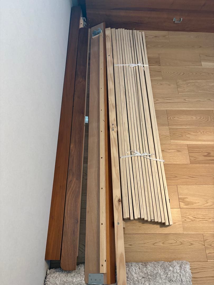 【直接引き取り限定】ニトリクイーンベッドフレーム(2口コンセント付き)