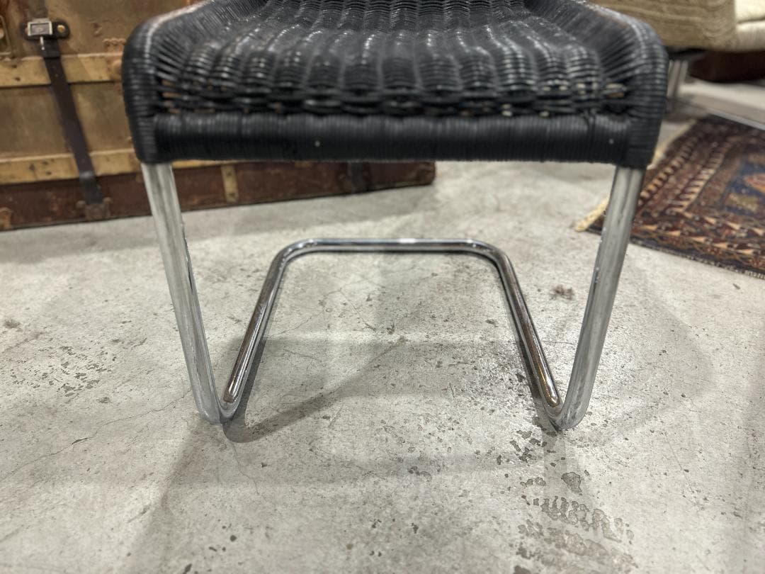 【美品】ダイニングチェア①　キャンチレバー　籠 ラタン　黒　ブラック