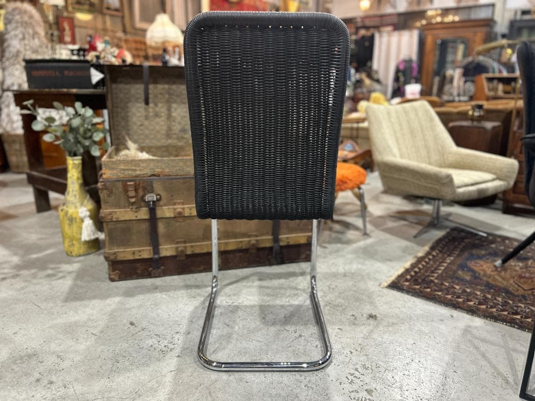 【美品】ダイニングチェア①　キャンチレバー　籠 ラタン　黒　ブラック