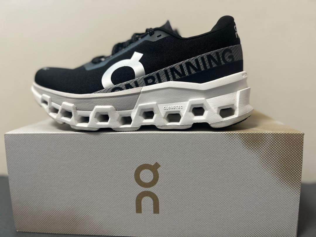 on Cloudmonster 2 〔24㎝〕