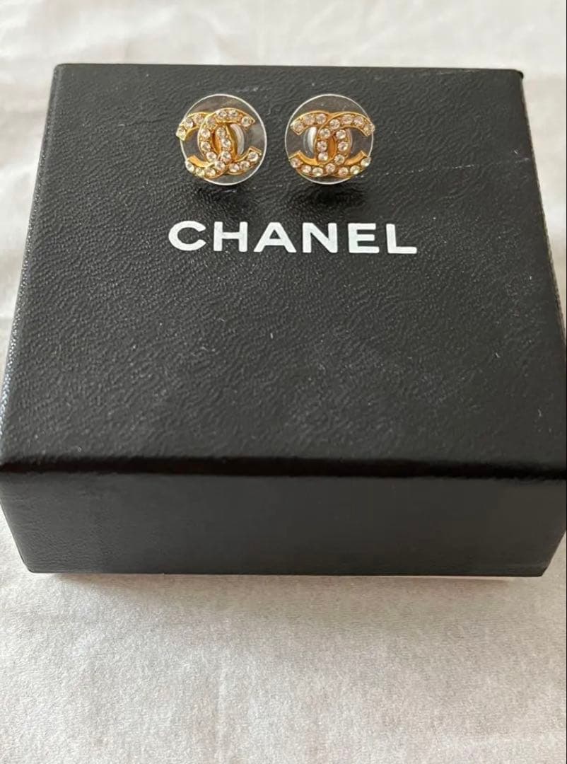 CHANEL ココマーク ラインストーンピアス