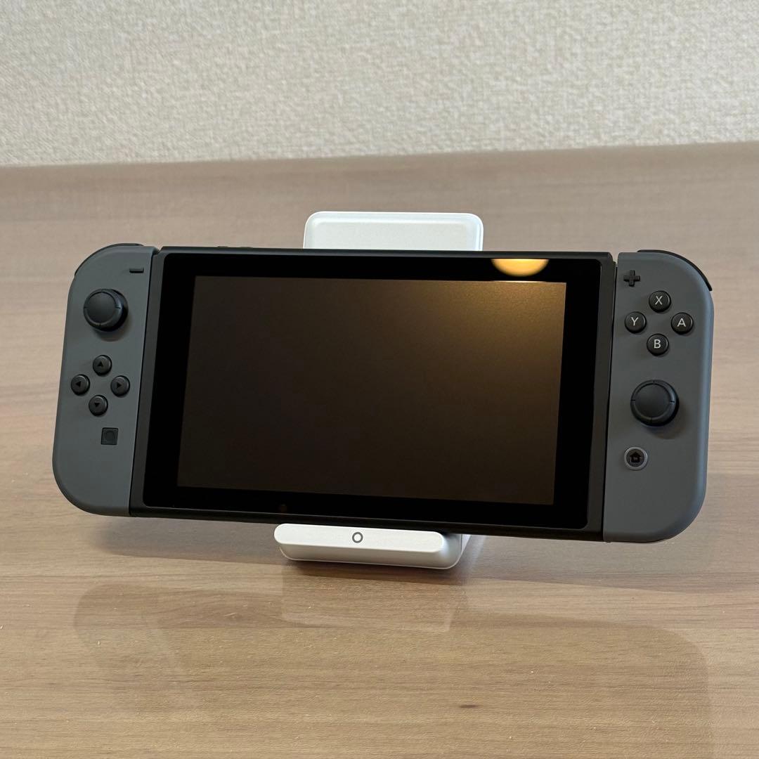 6-151【ほぼ未使用】Switch 本体 新型 グレー 箱付き