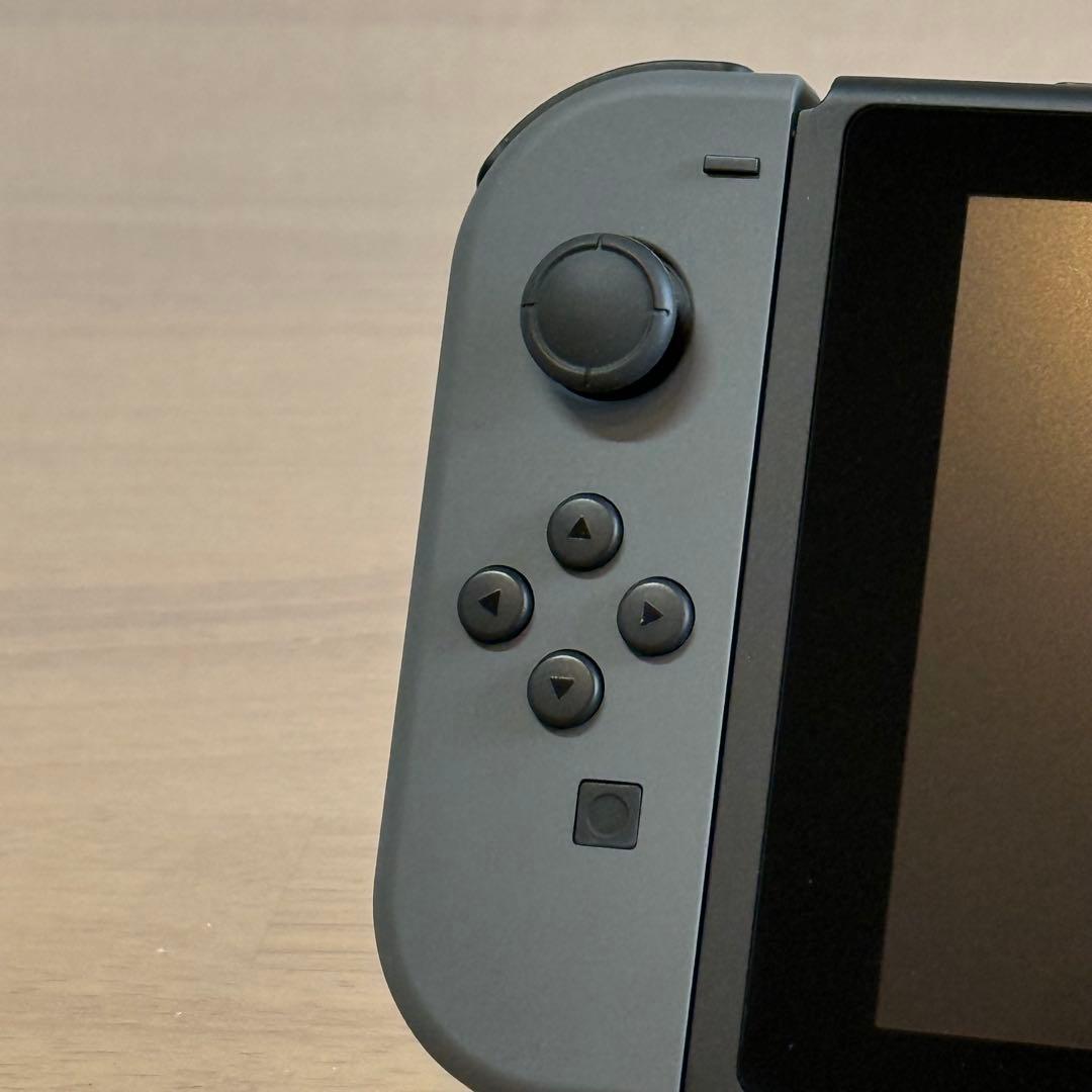 6-151【ほぼ未使用】Switch 本体 新型 グレー 箱付き