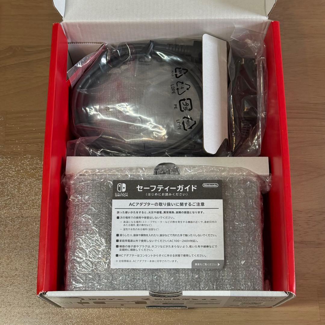 6-151【ほぼ未使用】Switch 本体 新型 グレー 箱付き
