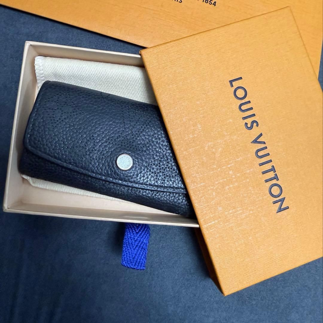 r　ルイヴィトン キーケース モノグラムマヒナ ノワール レザー ブラック