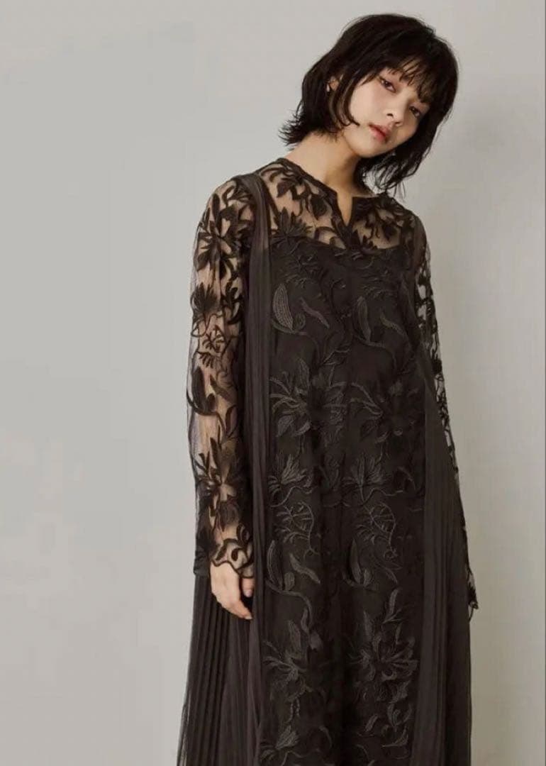 niana エスニックサイドプリーツドレス