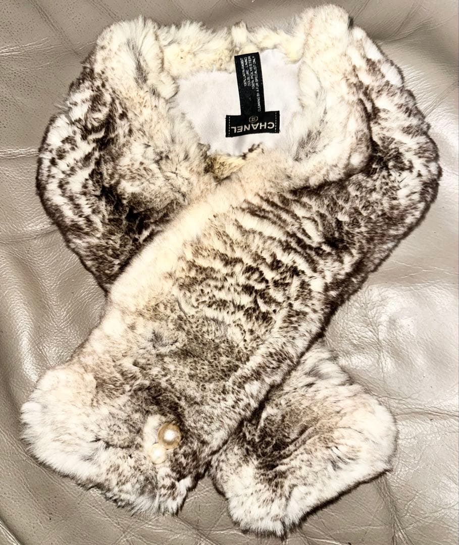 シャネルCHANELパールラパンラビットファーマフラースヌードホワイトブラウン