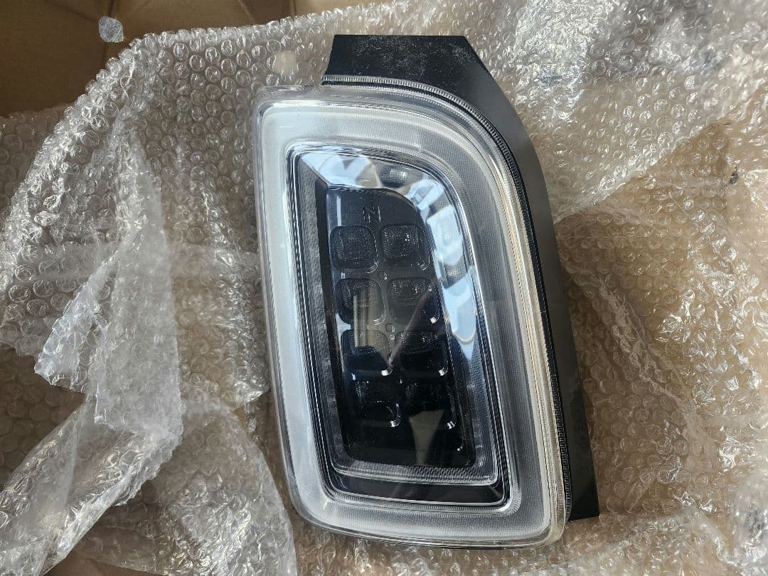 ホンダ　N-ONE　左 テールランプ