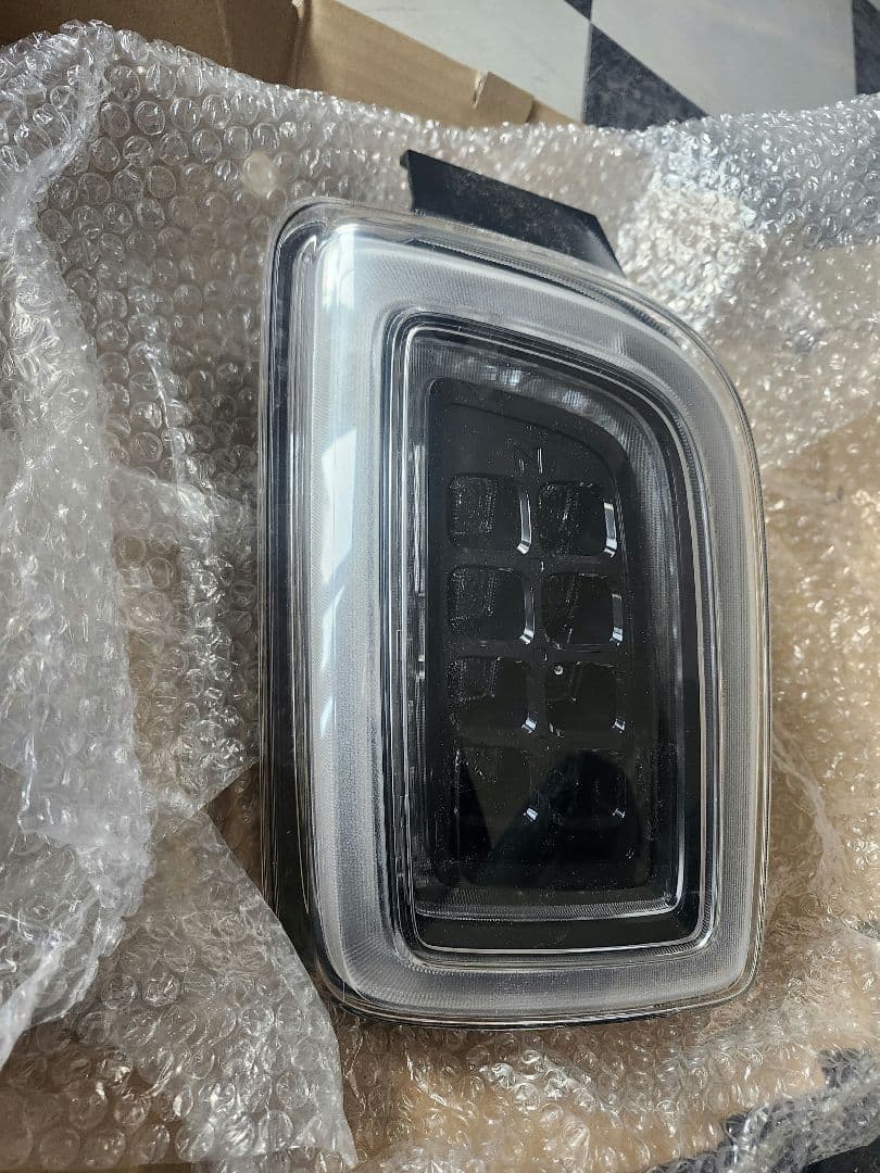 ホンダ　N-ONE　左 テールランプ