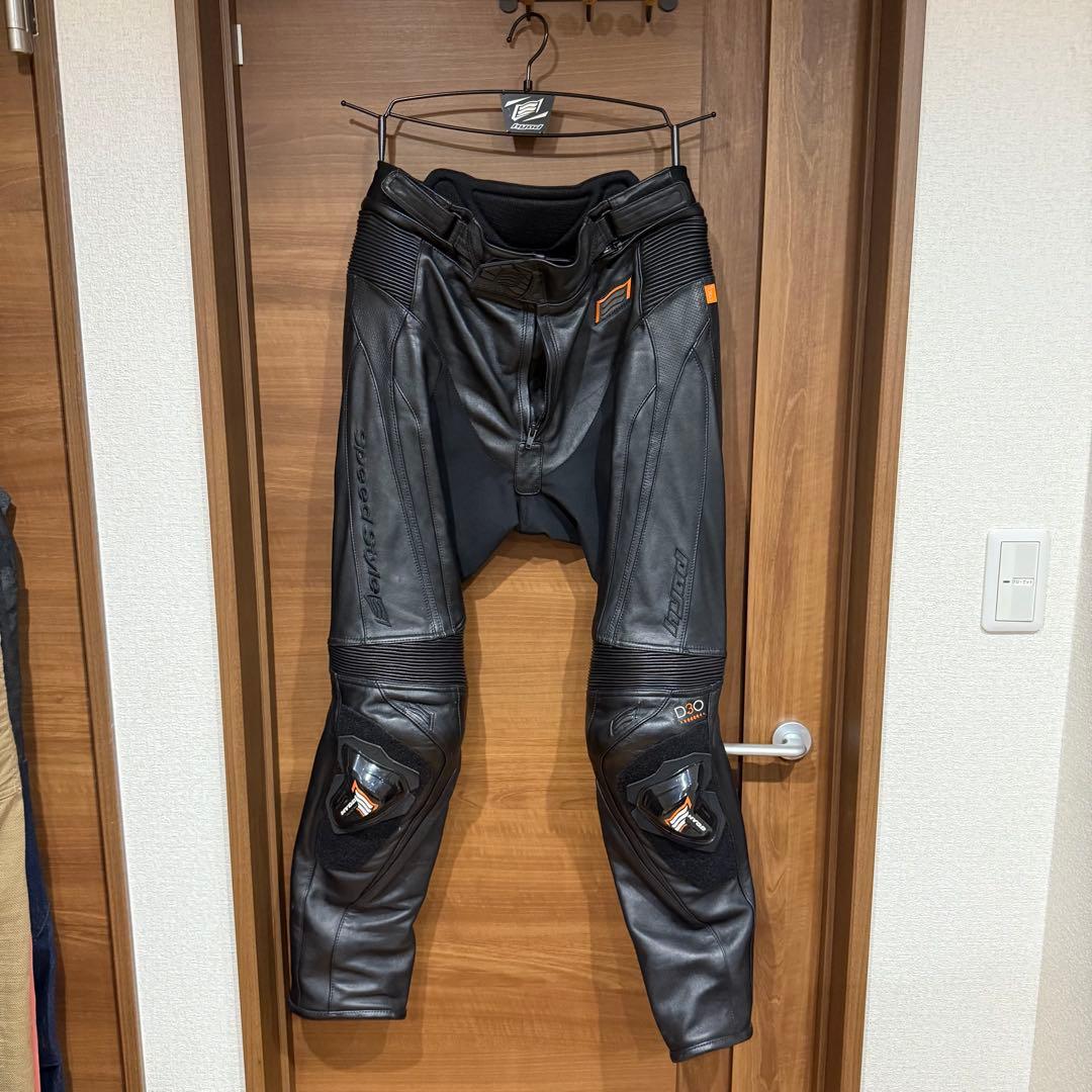 HYODブラックレザーパンツ