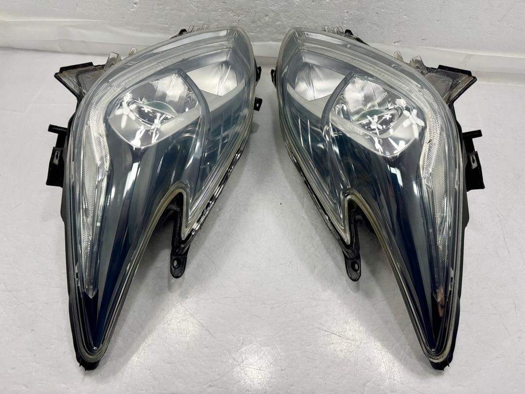 プリウス ZVW30 30 後期 S純正 HID ヘッドライト 左右セット