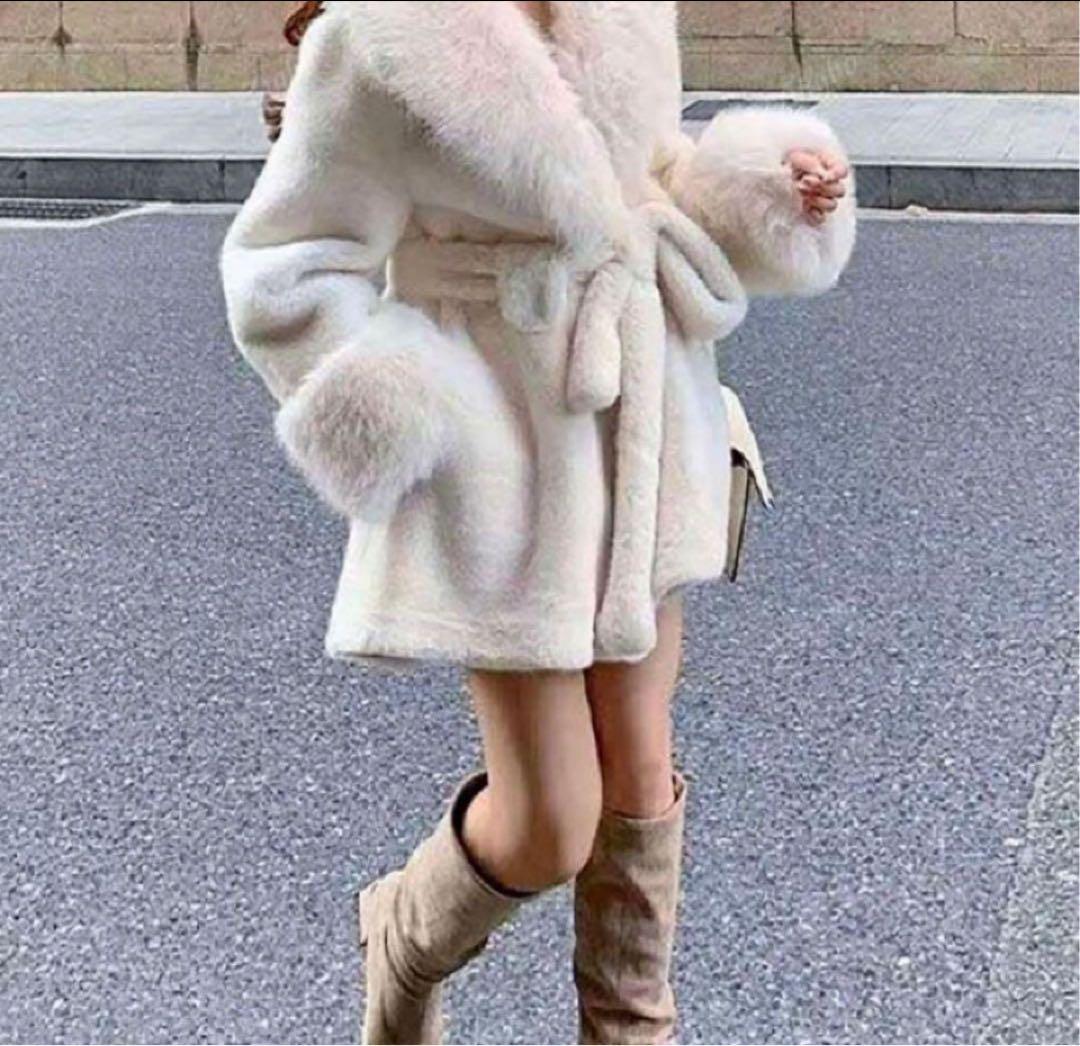 【新品未使用】ホワイトファーコート ベルト付き♡