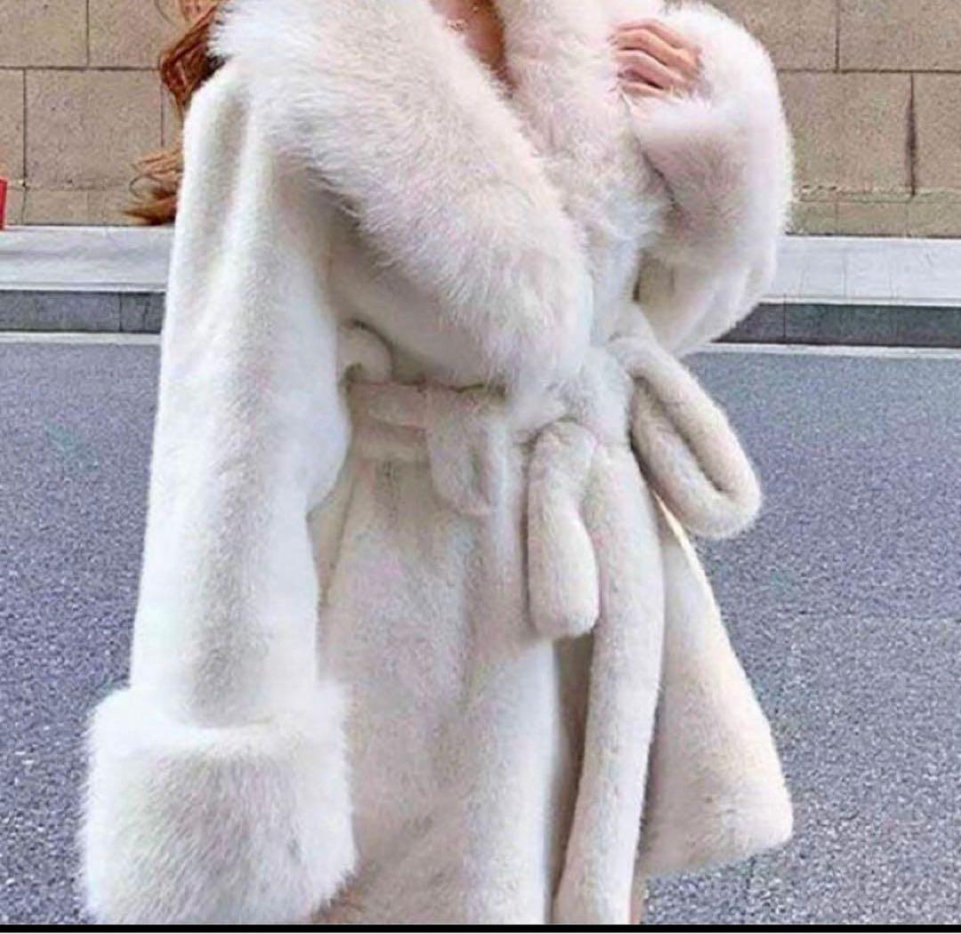 【新品未使用】ホワイトファーコート ベルト付き♡