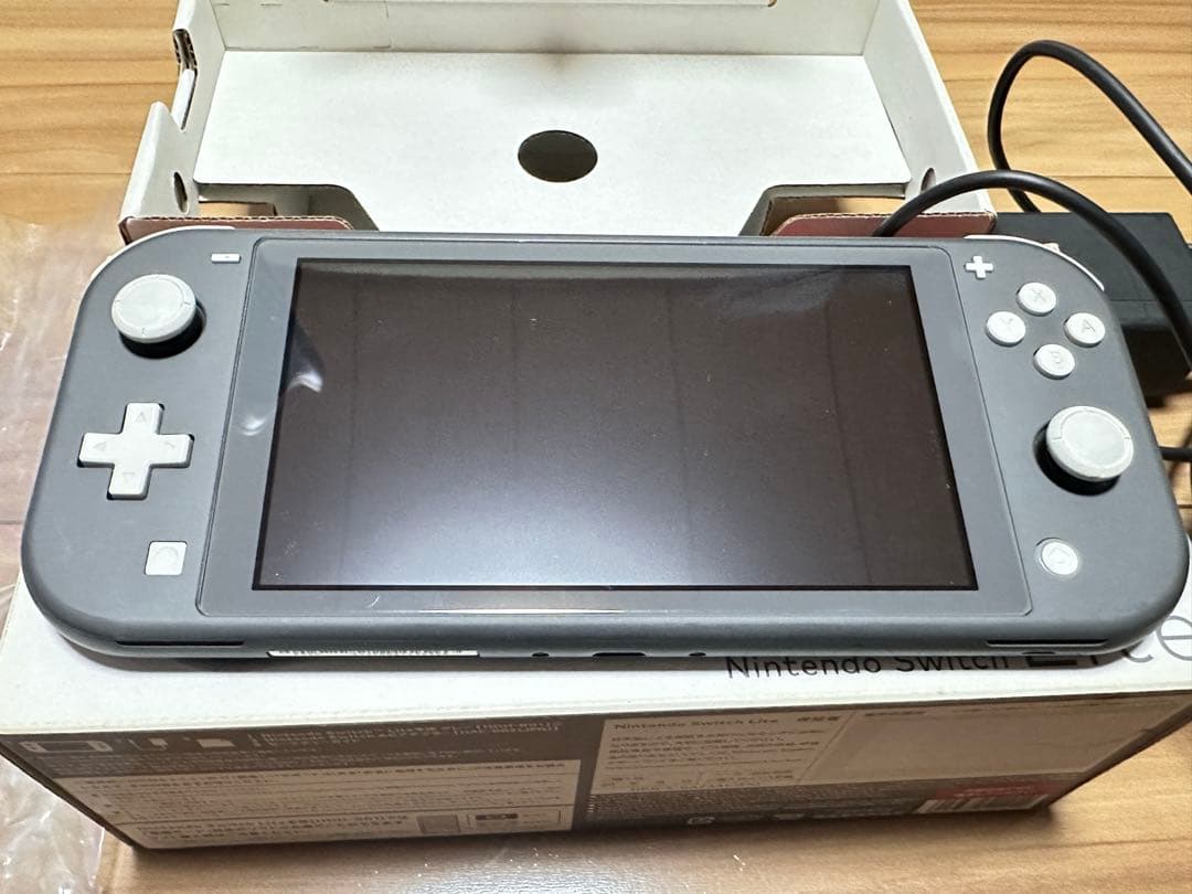 Nintendo Switch Lite + 大乱闘スマッシュブラザーズ