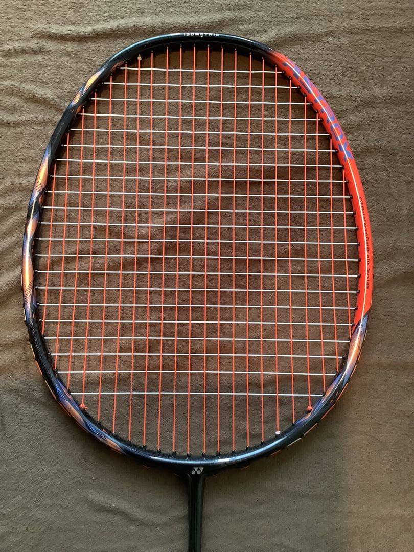 美品！廃盤品！ヨネックス　アストロクス77 プロ 4UG5 ガット付