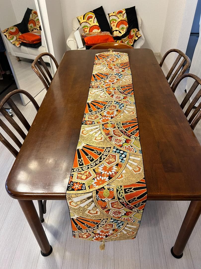 【1点もの】黒地に扇文様の高級帯テーブルランナー