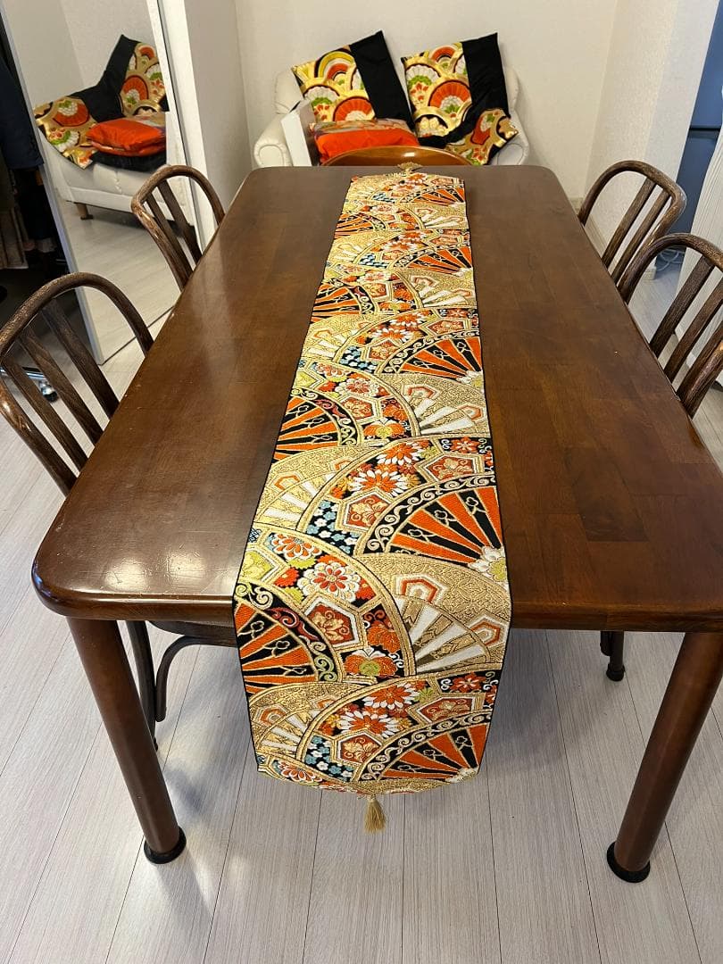 【1点もの】黒地に扇文様の高級帯テーブルランナー