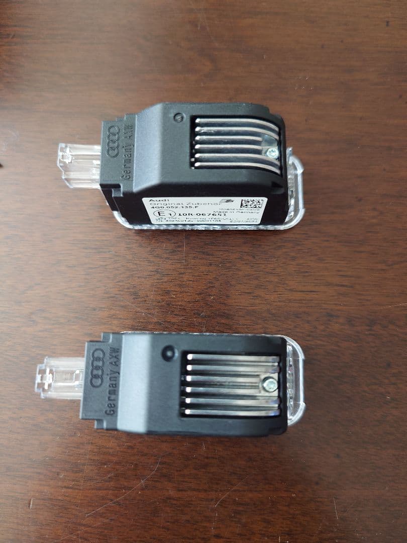 アウディ純正 ドア エントリーライト「Ｓ」ロゴ 　Audi