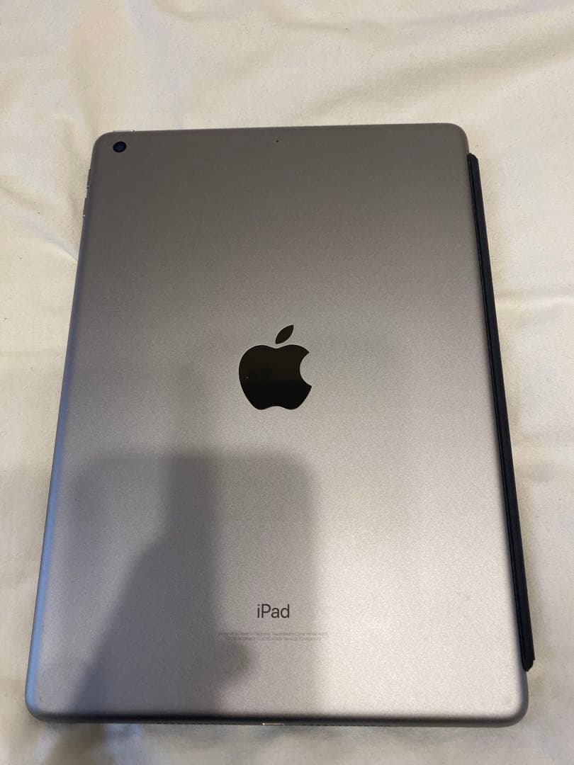 【美品】iPad 第5世代 カバー付き 32GB Wi-Fiモデル