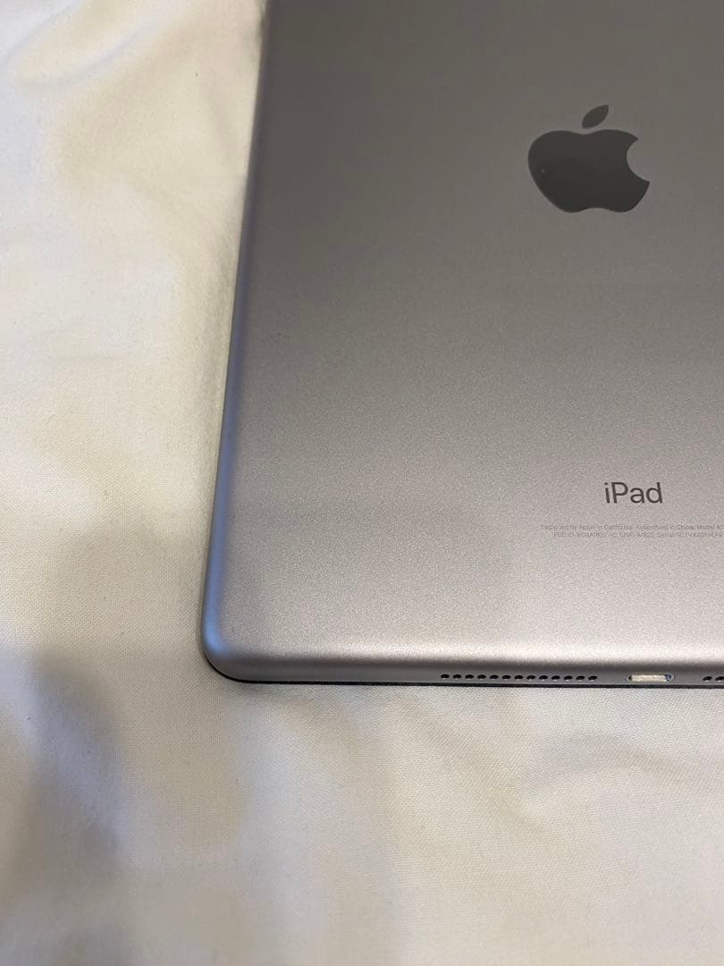 【美品】iPad 第5世代 カバー付き 32GB Wi-Fiモデル