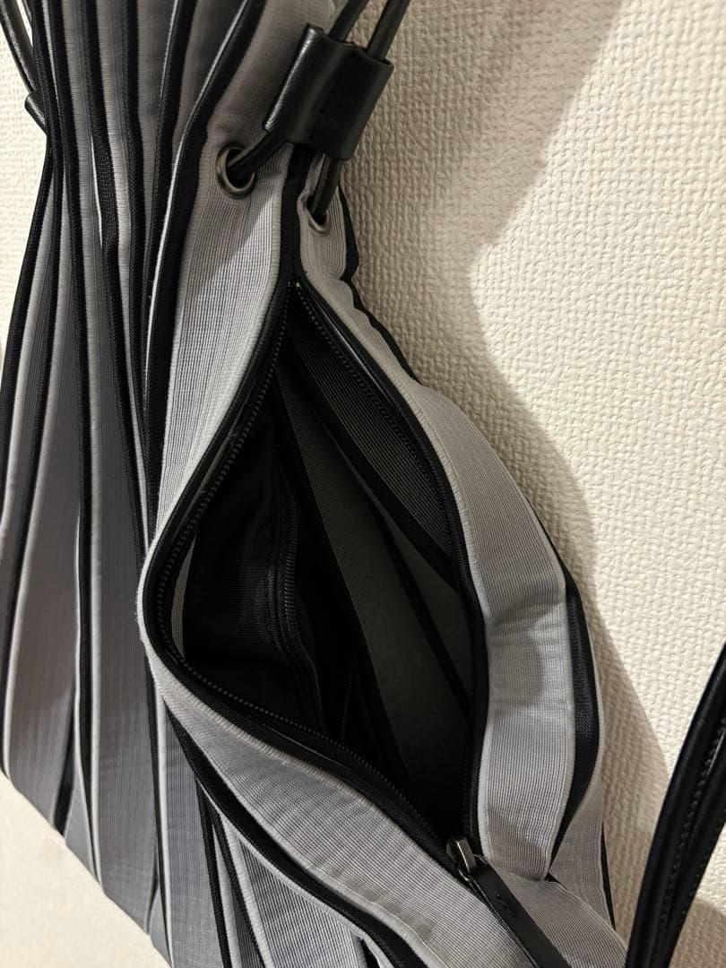 バッグ ISSEY MIYAKE/STRIPE BACKPACK